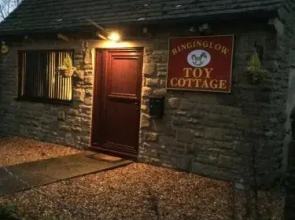 Ringinglow Toy Cottage