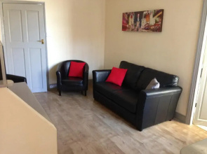 Maxwell Apartment