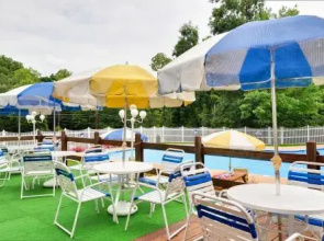 Sun Valley Camping Resort Deluxe Cottage 6