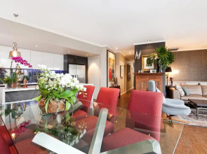 UM616 Sleek Split Level City Oasis in Ultimo