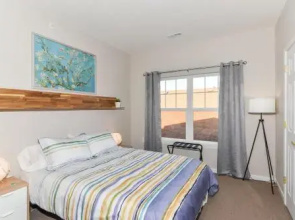 ☆Updated Uptown 2br Apt + Fully Equipped/Furnished, 5 Min Downtown☆