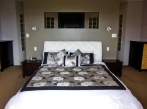 Iro Luxury Retreat