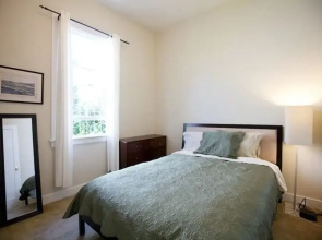 Pierce Place Lower Apartment