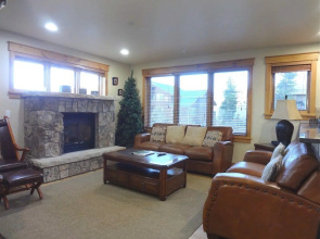 Mount Victoria Lodge #d 3 Bedroom Condo by RedAwning
