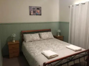 Riverland Holiday Cottage