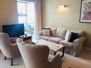 Large 1BR Apartment at the Waterfront