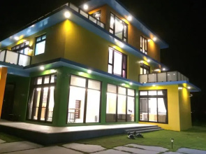 Color Hostel