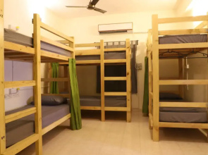 Hostel11 Elliot's Beach