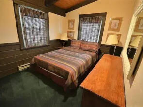 Rustling Pines - 5 Br condo by RedAwning
