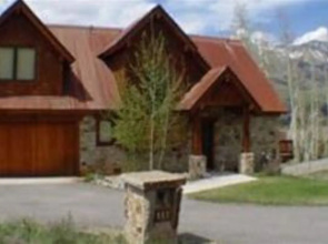 Russell Home by Avantstay Expansive Deck, Stunning Views & Hot Tub!