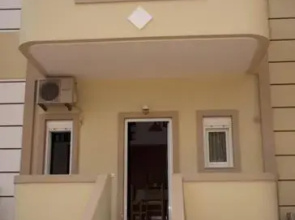 Sunny Apartments near the Beach