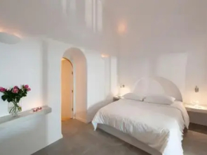 Evmenia Luxury Cave Villa