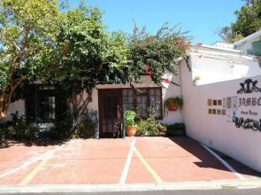 Jambo Guest House Green Room in Green Point