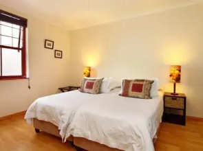 Cape Paradise Lodge and Holiday Apartments