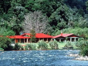 Wilderness Lodge Lake Moeraki