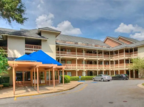 Laurel Court 204