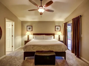 SLS Janice Luxury Home - FREE Heated Pool, Spa, Pool Table & More