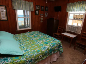 All Sandy - 2 Br home by RedAwning