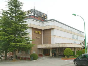 Lur Gorri Hotel