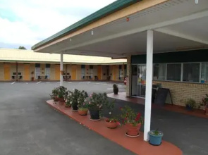Golden West Motor Inn