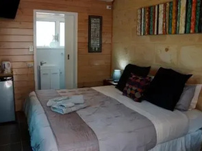 Green Door Cottage and Studio