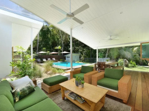 Pineapple Petes Beach House