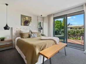 Tranquil Queenstown Escape