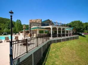 Owls Landing - 2 Br home by RedAwning