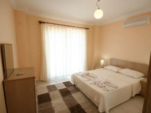 Important Group Turqouise Villa Liana