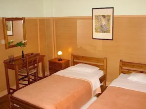 Earini Rooms And Apartments
