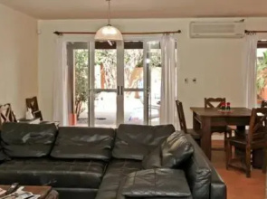 Private townhome 2 blocks from the beach and restaurants
