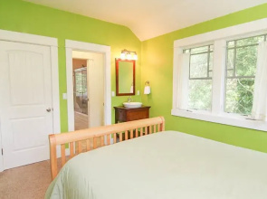 Pacific Way - 3 Br home by RedAwning