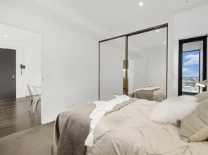 Breathtaking Views - Inner City Pad