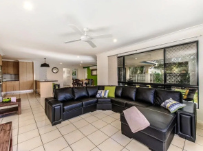 Coolum Waves Pet Friendly Holiday House