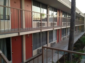 Su Casa Inn & Suites