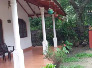 Lahuru Safari Home Stay