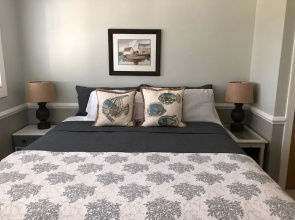 Glenmar Brunswick Home - 4 Br Home
