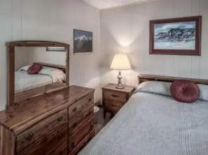 Bluebird View - 2 Br condo by RedAwning