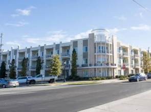 Modern 2BR with Balcony in Hip Plaza Midwood