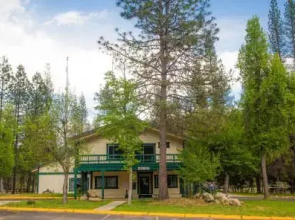 Yosemite Lakes Bunkhouse Cabin 34