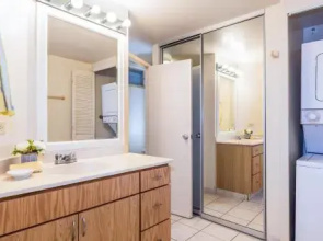 Waikiki Shore 305 (beachfront/balcony)