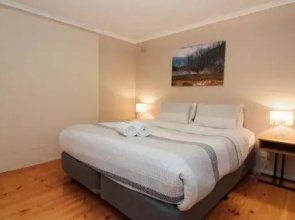 36 Bakers Gully Rd, Bright