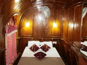 Backwater Retreat Houseboat