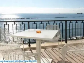 Les Sirenes Apartments