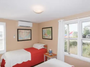 361 Shore Rd House - 3 Br home by RedAwning