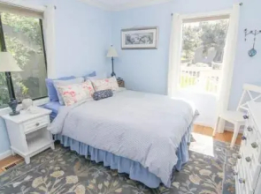 Owl Lookout - 3 Br home by RedAwning