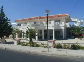 Colonial Apartment