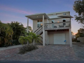 Miramar Beach House - Four Bedroom Home