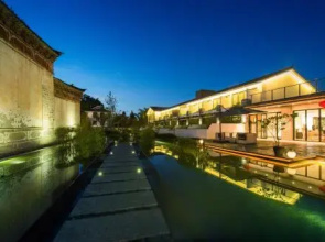 Dali Red Longjing Hotel