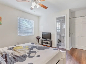 3BR Pool Home by Tom Well IG - 4204E98A
